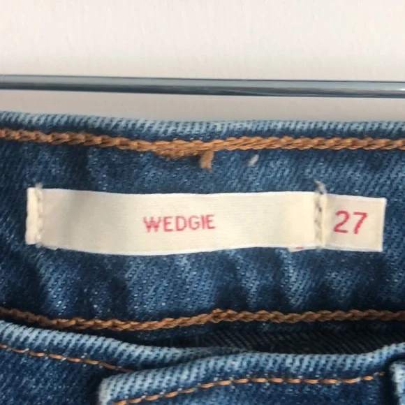 NWOT Levis Wedgie Jeans - Picture 2 of 5